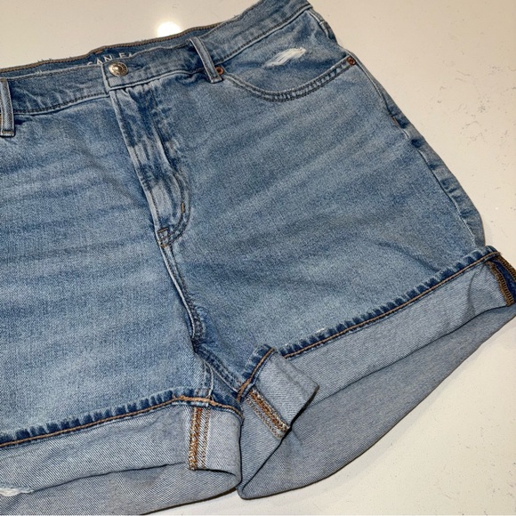 American Eagle Relaxed Cuff Jean Short - Picture 7 of 11